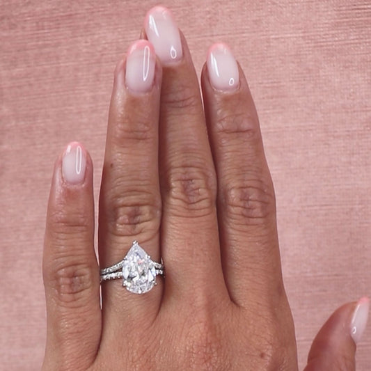 Best Wedding Bands for your Pear Cut Diamond Ring