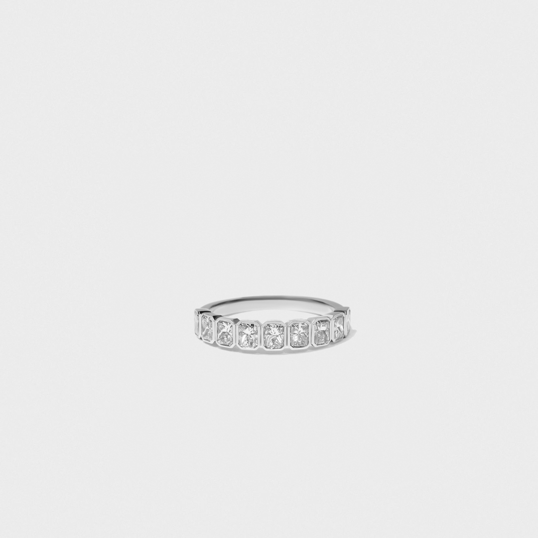 Bezel Set Radiant Cut Band – prozirni krojBezel Set Radiant Cut Band – prozirni kroj  