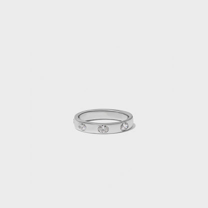 Bold Inlay Oval Diamond Band