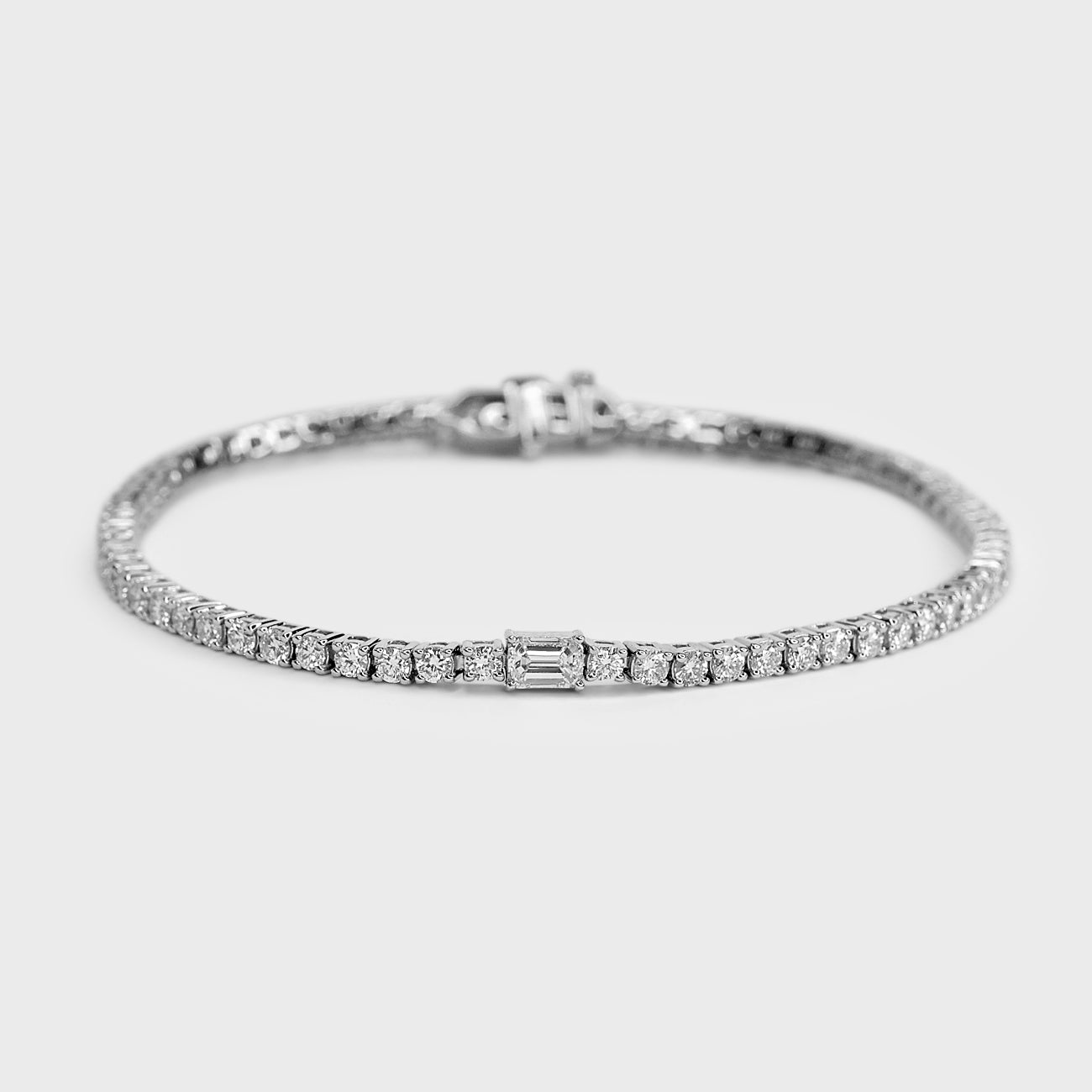 Tennis Bracelet with Emerald Cut Diamond