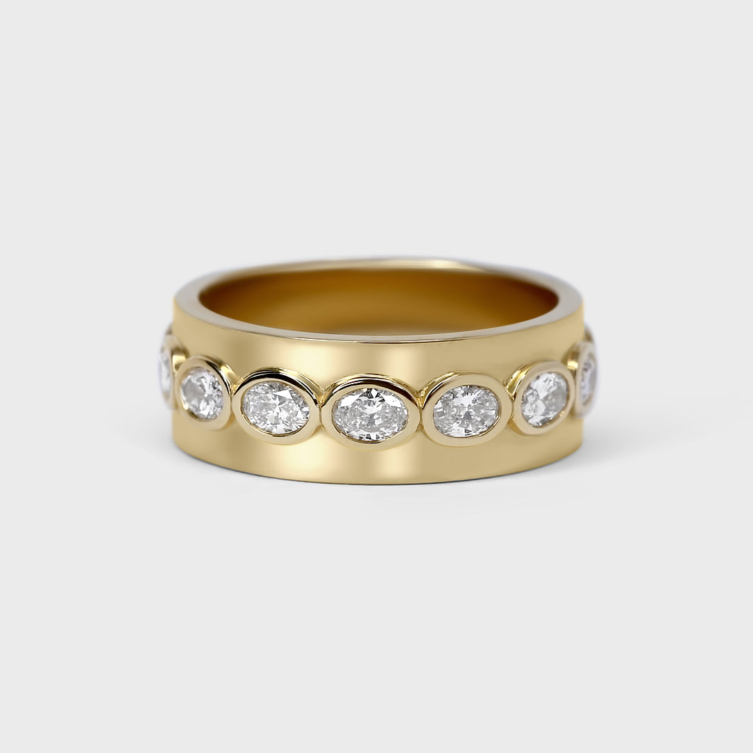 Isle Oval Diamond Band